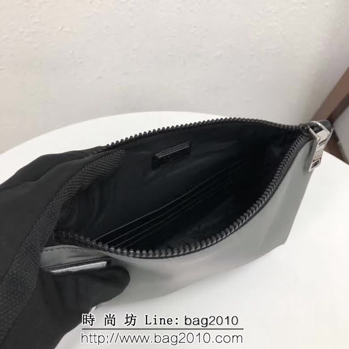 PRADA普拉達 新款 橡膠徽標 時尚手拿包 男女共用款 2NH006 DD1732